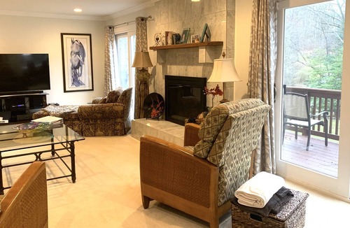 Epping Forest House | Perfect for Weddings, Crafters, & Commissioning Week- Sleeps 10! Great Reviews.