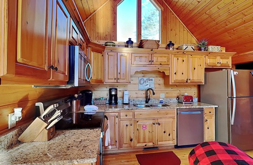 Black Bear Falls Cabin | Perfect Gatlinburg cabin w. 2 king beds, spacious game room + hot tub!