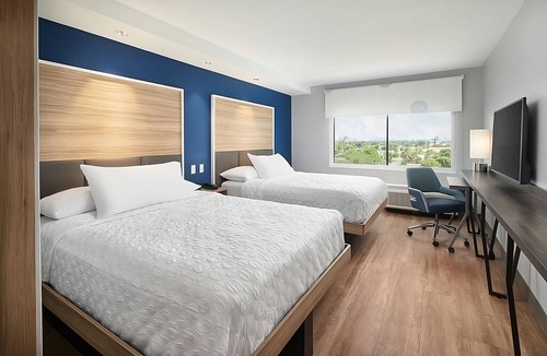 Dania Beach Hotel | Perfect Getaway! 2 Stunning Units with Free Breakfast, Near Cozy Cove Marina!