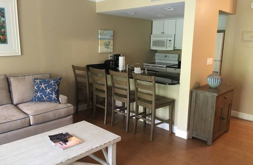 Captiva Apartment | Perfect Getaway! 2 Spacious Units, Free Parking, Restaurants, Pools, Waterslides