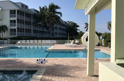 Captiva Apartment | Perfect Getaway! 2 Spacious Units, Free Parking, Restaurants, Pools, Waterslides