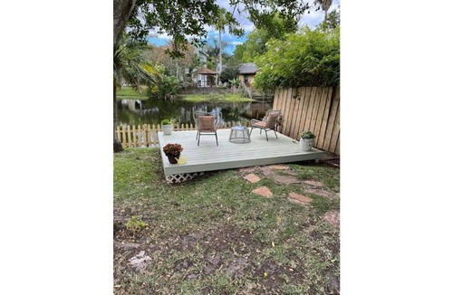 Jacksonville Beach House | Perfect Jax beach home min to ocean & restaurants!
