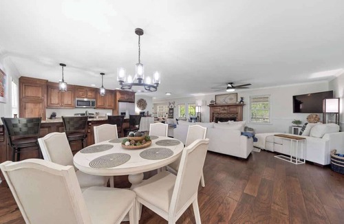 Milledgeville House | Perfect Landing, Sleeps 14, Outdoor Lake Heaven!