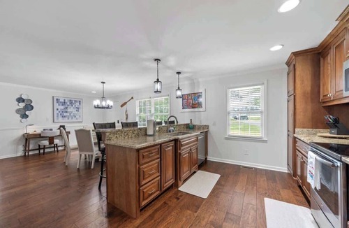 Milledgeville House | Perfect Landing, Sleeps 14, Outdoor Lake Heaven!