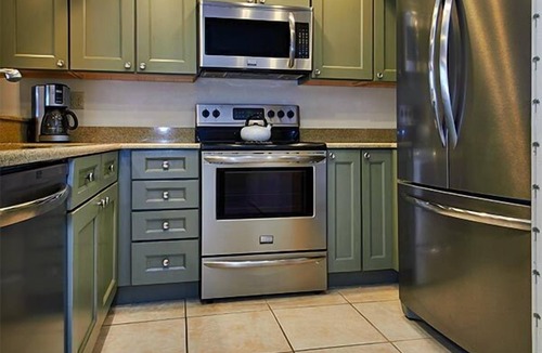 Redington Shores Condo | Perfect Location with MILLION DOLLAR Gulf Front Sunsets & Great restaurants~.