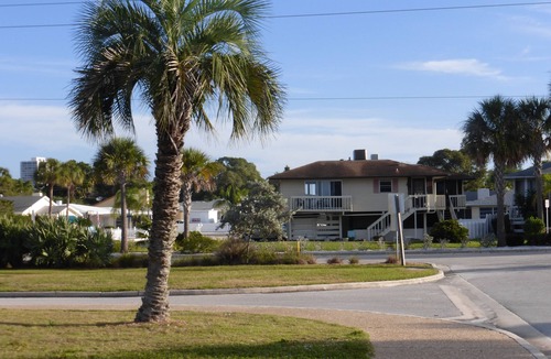 Sarasota Apartment | PERFECT LOCATION STEPS TO LIDO BEACH