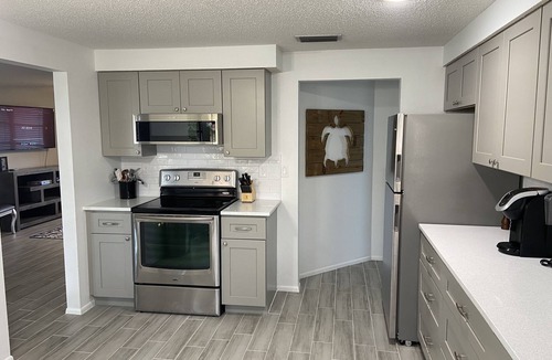 Laurel House | Perfect location. Updated & loaded with all you need!