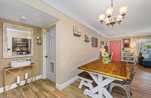 South Pinellas Community Council House | Perfect Location! Under 8 Mins to the beach. Family & small dog friendly 🐶 home