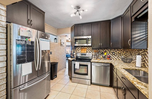 South Pinellas Community Council House | Perfect Location! Under 8 Mins to the beach. Family & small dog friendly 🐶 home