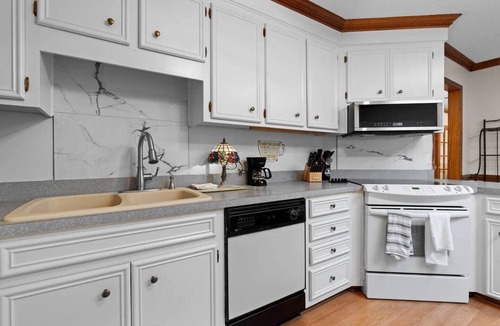 Columbia House | Perfect Patio Home 2 bedrooms 3 beds 2 bath Garage