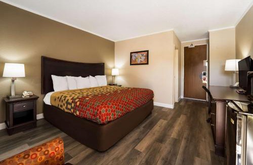 Perry Cabin | Perry Inn & Suites National Fairground I 75