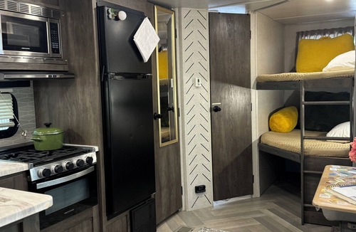 DeLand House | Personal Campsite: AC, inflatable Hot Tub, WiFi, Fire Pit, Outdoor Shower & BBQ