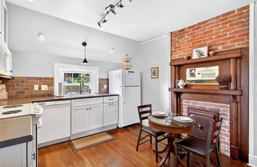 Asheville Apartment | Pet-Friendly 1900 Cottage in Biltmore Village | King Bed | 2 Min. to Biltmore Estate!