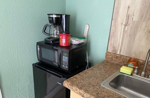 South Gate Ridge Apartment | Pet-Friendly 1BR Sarasota Florida Vacation Rental, Patio, Near Beaches, 2 Guests