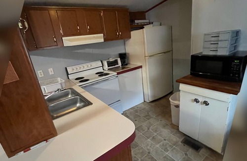 Northfork House | Pet Friendly 2-bedroom mobile home in Crumpler minutes from HMT's Indian Ridge
