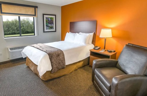 Lithia Springs Hotel | Pet-Friendly 2-Room Suite Near Georgia Dome w/Kitchen & Free WiFi