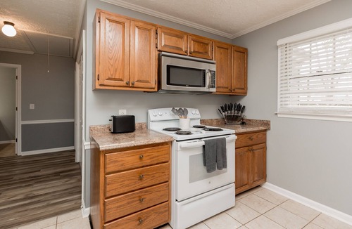 Warner Robins House | Pet-Friendly 2BR | Fenced | Prime Warner Robins