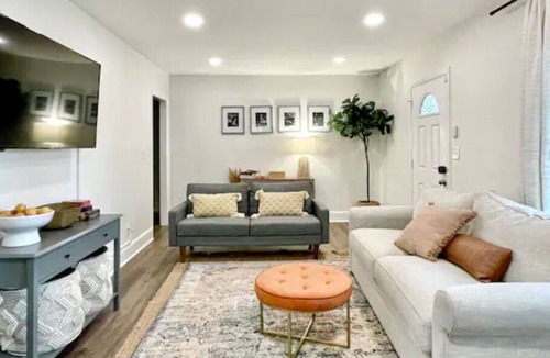 Candler-McAfee House | *Pet Friendly* 3 Bd/2Ba with Office & Fully-Fenced Yard