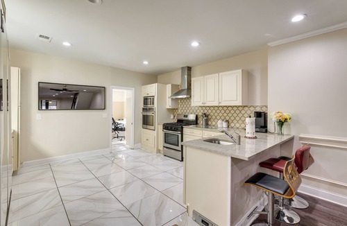West Philadelphia House | Pet Friendly! 3-Story Home Near Lincoln Financial