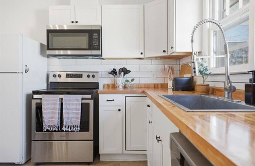 Dunean House | Pet Friendly 3BR Fenced Yard Near Downtown Greenville