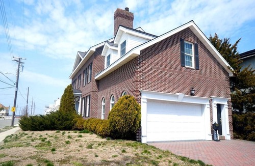 Townsend's Inlet House | Pet Friendly 4 Bedroom Home in Sea Isle City