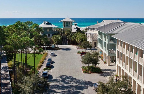 Watercolor House | Pet Friendly! 6 Seater Golf Cart, 6 bikes! Next to Waterpark & Beach!