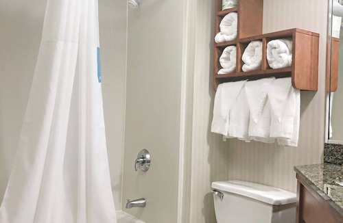 Athens Hotel | Pet-friendly Accommodation Near Classic Center Theater! Free Parking & Breakfast