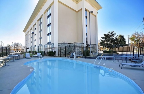 Athens Hotel | Pet-friendly Accommodation Near Classic Center Theater! Free Parking & Breakfast