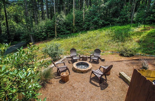 West Jefferson Cabin | Pet Friendly and Peaceful!