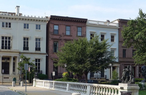 Mount Vernon Apartment | Pet Friendly Apt Near Peabody & JHU Shuttle w/Free WiFi & Paid Parking