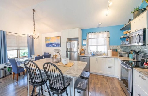 Villas House | Pet friendly, Beach house with inground solar heated pool, hot tub, Sleeps 10