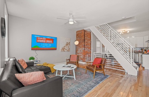 Northern Liberties House | Pet Friendly- Big- King Bed | A+ Location