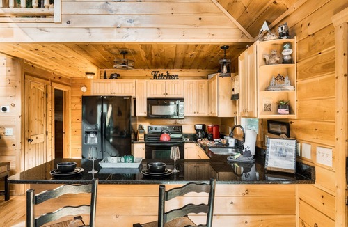 Blue Ridge Cabin | Pet Friendly Cabin|Hot Tub|Pool Table|Outdoor Fireplace