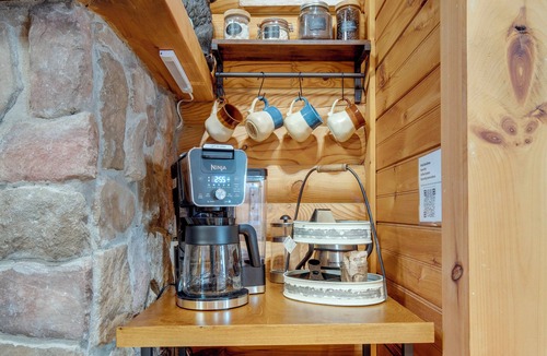 Lake Lure Cabin | Pet-Friendly Cabin w/Loft: 5 Mi to Lake Lure!