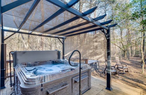 Lake Lure Cabin | Pet-Friendly Cabin w/Loft: 5 Mi to Lake Lure!