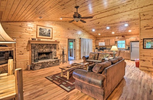 Helen House | Pet-Friendly Clarkesville Cabin Rental Near Helen!