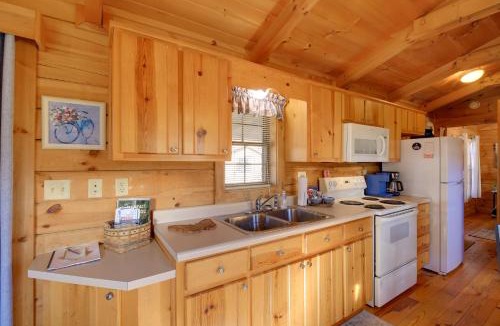 Damascus House | Pet-Friendly Damascus Cabin w/Deck & Mtn Views!