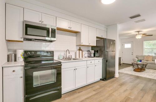 Dunbar House | Pet-Friendly Duplex w/Front Yard in Fort Myers!