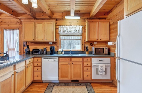 Mill Spring Cabin | Pet Friendly, Fenced Yard, Fire Pit, Close to Lake Lure, Gated - Paws and Relax