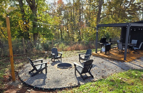 Sparta House | Pet friendly fenced yard, tiny home close to Fall Creek Falls