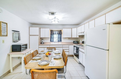 Edgar Cabin | Pet-Friendly Fort McCoy Cabin w/Fire Pit!