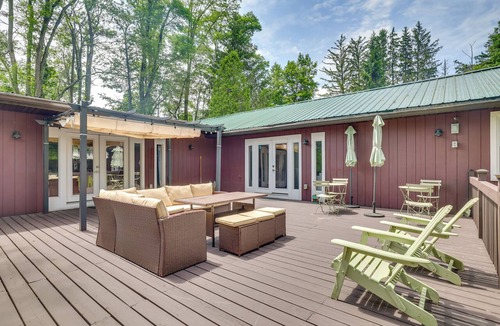 Cresco Cottage | Pet-friendly Group Getaway 12 Mi to Camelback Mtn!
