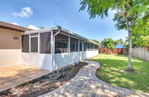 Palmetto Estates House | Pet-Friendly Home w/Yard ~ 3 Mi to Zoo Miami!