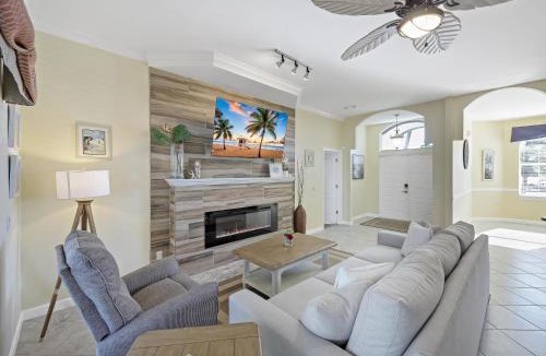 Marco Island House | Pet-friendly home with walk to beach and restaurants