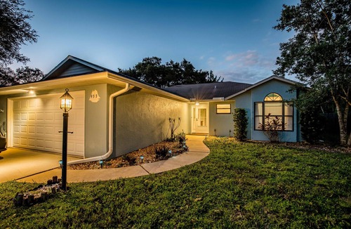 Sebastian Highlands House | Pet Friendly! Huge Heated Pool Quiet Neighborhood Close to Beach Gr8 4 Families!