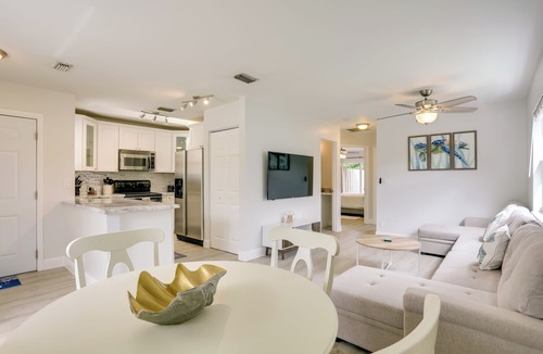 North Palm Beach Heights House | Pet-Friendly Jupiter Townhome, 6 Mi to Beaches!