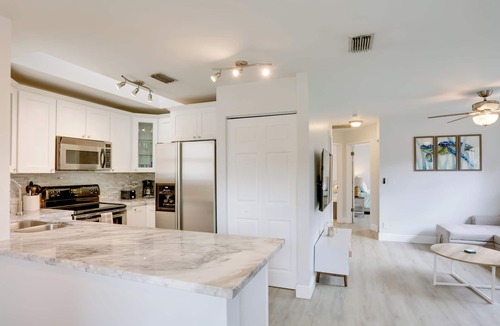 North Palm Beach Heights House | Pet-Friendly Jupiter Townhome, 6 Mi to Beaches!