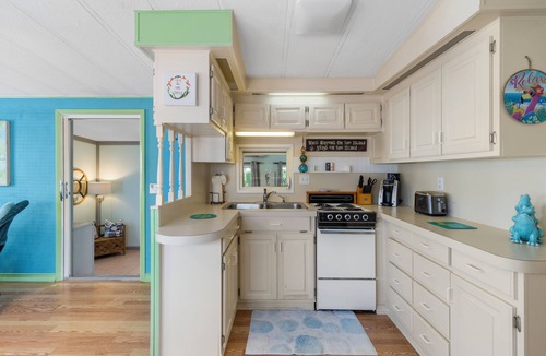 Cudjoe Key House | Pet-Friendly Keys Cottage at Plankton's Palace - Pool, Patio & Gated Access