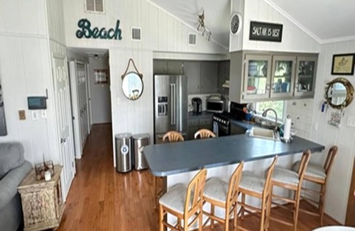 Ship Bottom House | Pet Friendly. Lagoon front. Bay views. Docks. Kayaks. Private yard. Beach.