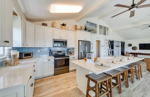 Mayhew Cottage | Pet-friendly Lake Norman Home With Boat Dock!